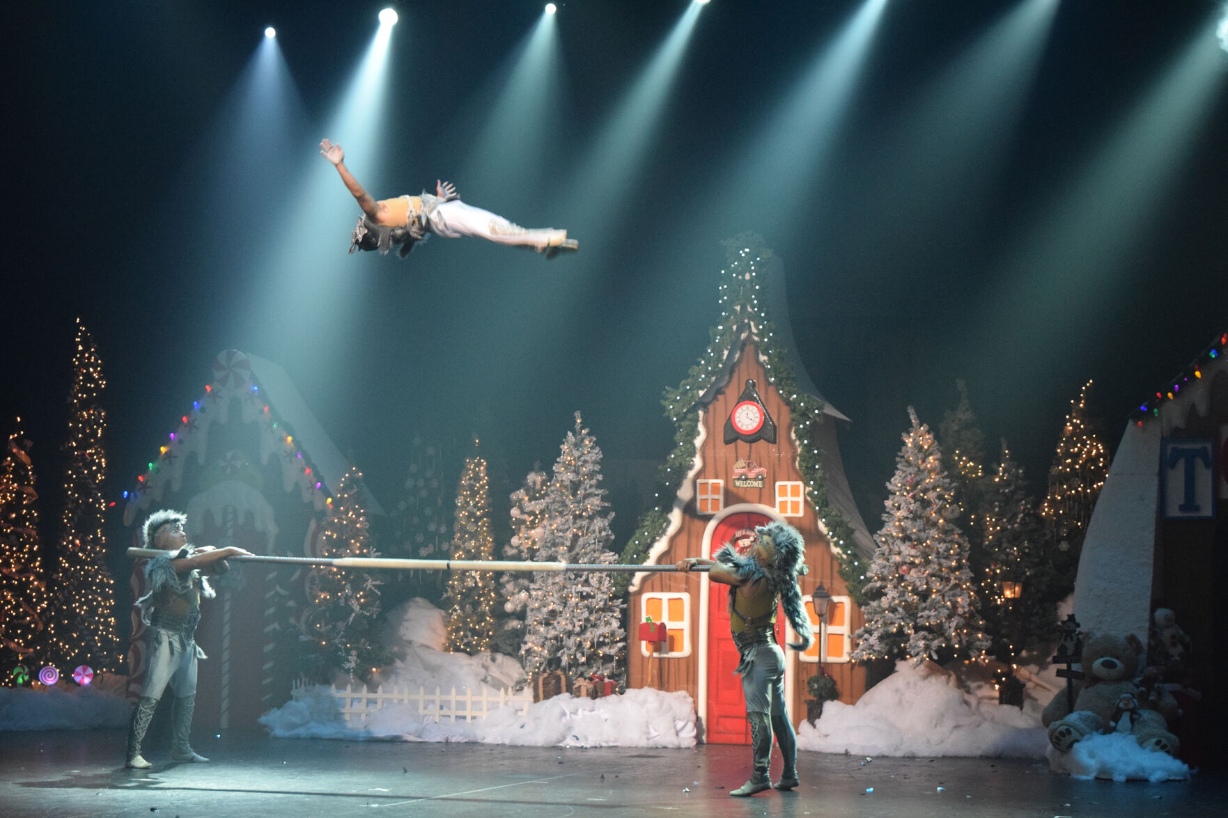 Santa’s Circus — An Acrobatic Fairytale